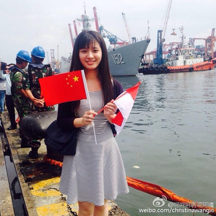 中国海军神盾舰队访问印尼 漂亮妹子登舰参观