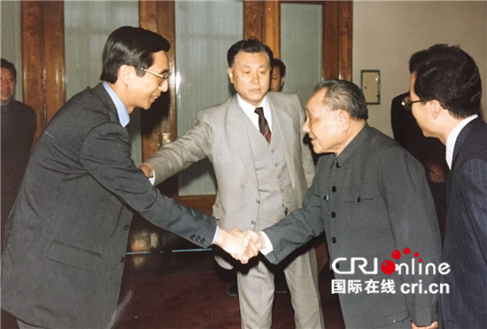 依靠人民和与时俱进是中国共产党的青春密码——专访东日本国际大学客座教授西园寺一晃_fororder_20世纪70年代末邓小平接见西园寺一晃