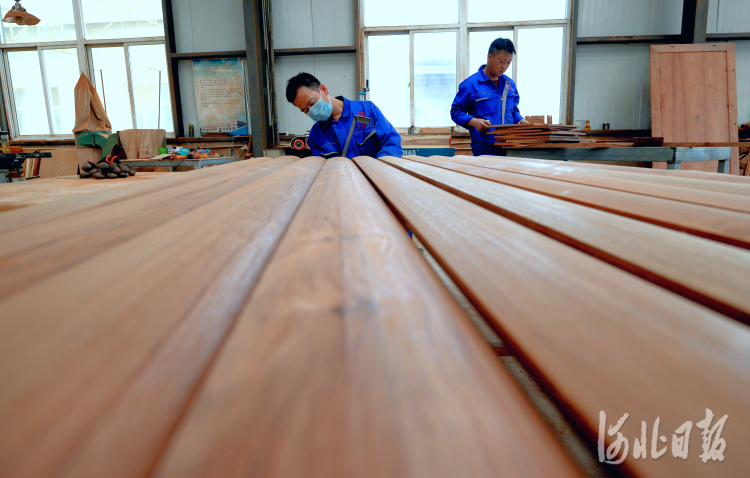 河北涞水：红木家具产业带动当地经济发展
