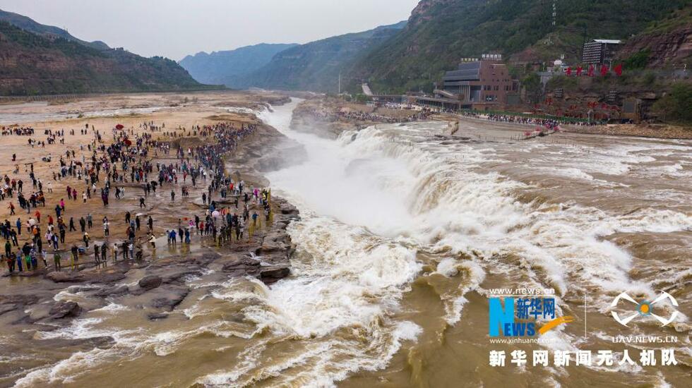 城市-要闻 正文 近期,随着气温回升,黄河壶口瀑布水流量加大,涛声如