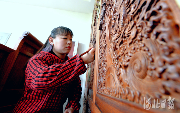 河北涞水：红木家具产业带动当地经济发展