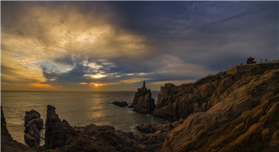 成山头：朝霞映海美若画