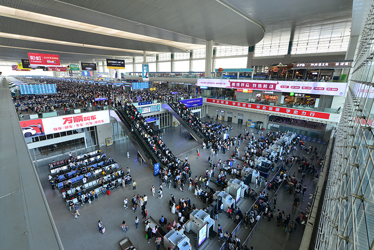 The Ten-Year-Old Chengdu East Railway Station Witnesses An Increase of Daily Dispatched Number of Passengers from 3,000 to 300,000_fororder_图片3