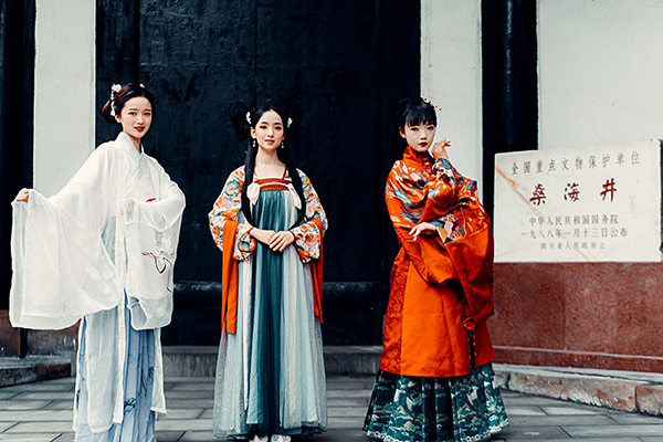 （文中最字、唯一已确认无误）自贡大安：国风汉服打卡活动助推“盐龙灯美食”四张名片_fororder_4古风展示现场