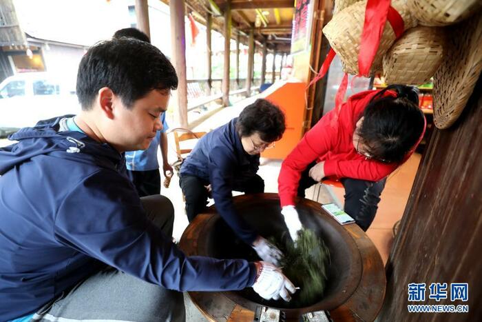 광서삼강: "5.1"연휴를 맞아 향촌 관광 붐 일어_fororder_2021-0505-1