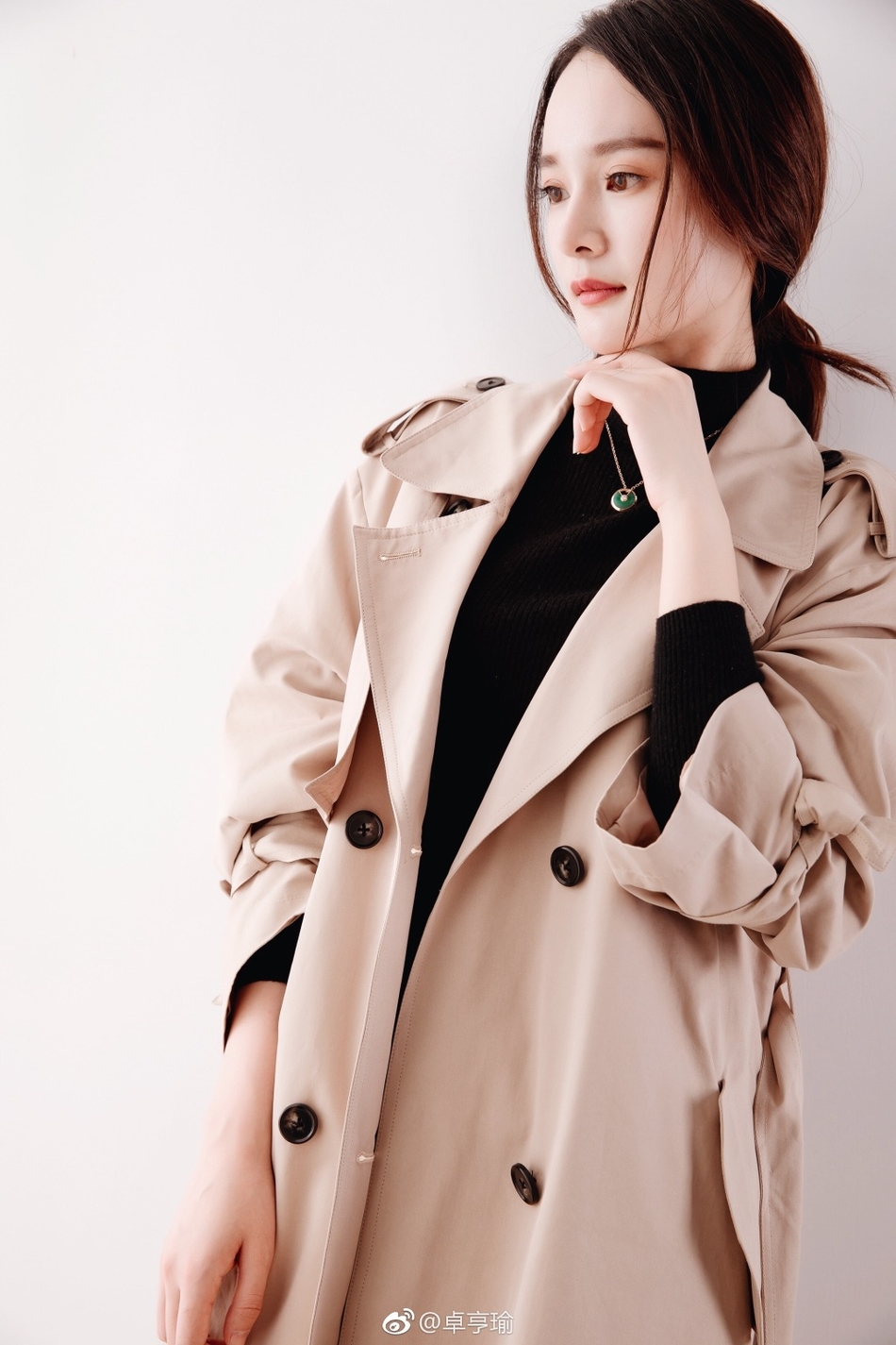 杨幂替身卓亨瑜代言网游了不说还以为是杨幂本人