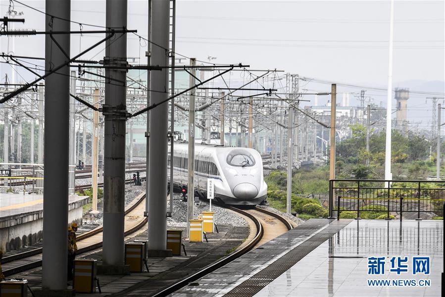 武漢“解封”後首趟始發出省高鐵列車抵達南寧