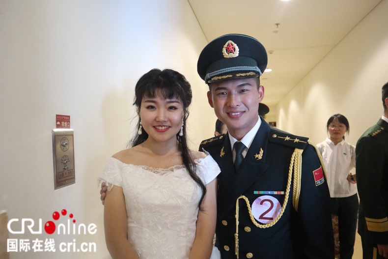 走進瀋陽“鑽石之戀”集體婚禮 聆聽軍人夫婦背後的故事