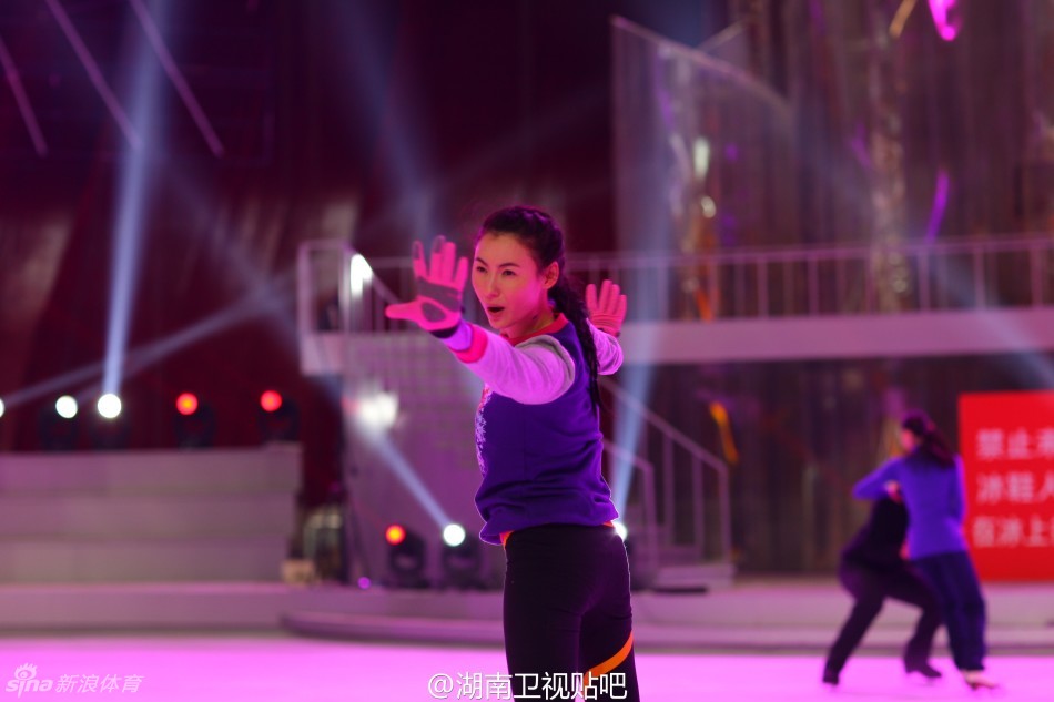 张柏芝动情演绎《冰雪奇缘》