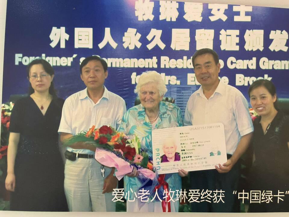 美国老太太牧琳爱的中国心：82岁来到中国定居 去世后遗体也捐献给中国