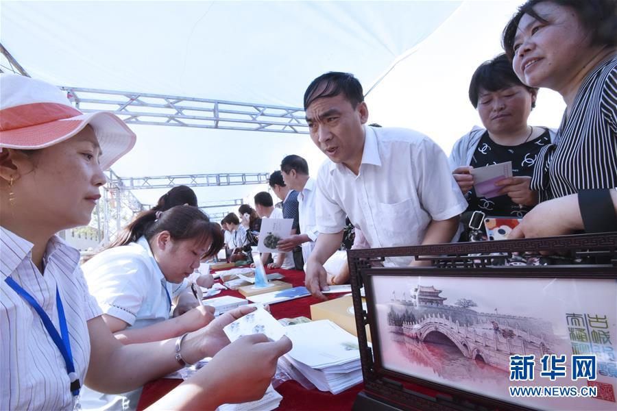 中国邮政发行《中国古镇（三）》特种邮票