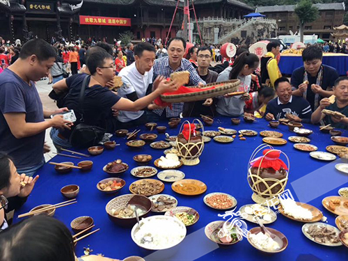 【区县联动】【彭水】“双节”彭水接待游客88.5万人次 综合收入3.7亿【区县联动 二级界面】“双节”彭水旅游综合收入3.7亿