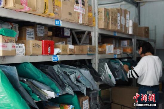 中國快遞業務量連續3年世界第一 對全球貢獻率40%