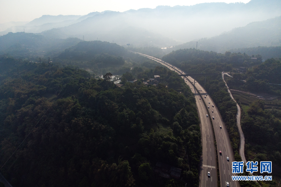 【城市遠洋帶圖】沿著高速看中國｜與長江“伴行”的高速公路