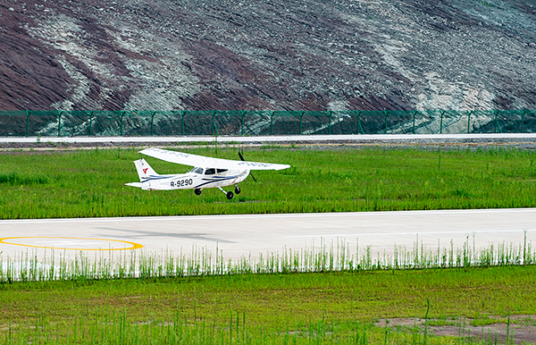 自贡建无人机产业基地加速通航全产业链布局_fororder_5通用飞机起飞瞬间（摄影-廖志全）