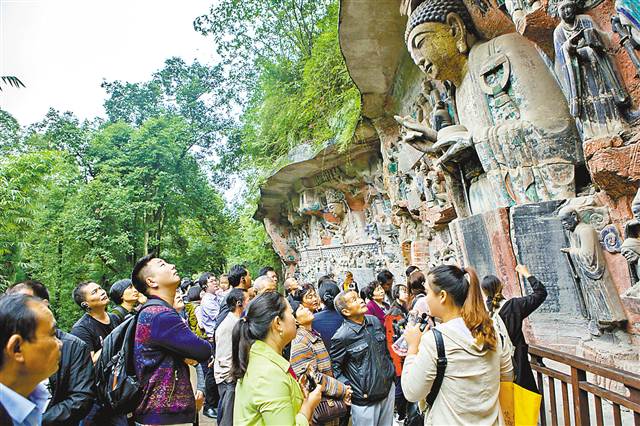 【文化 标题摘要】文化市场消费火热 八天10万人参观三峡博物馆