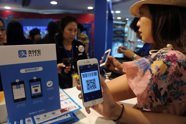 【财·发现】“十一”数据观:“钱”和“人”都去哪了?