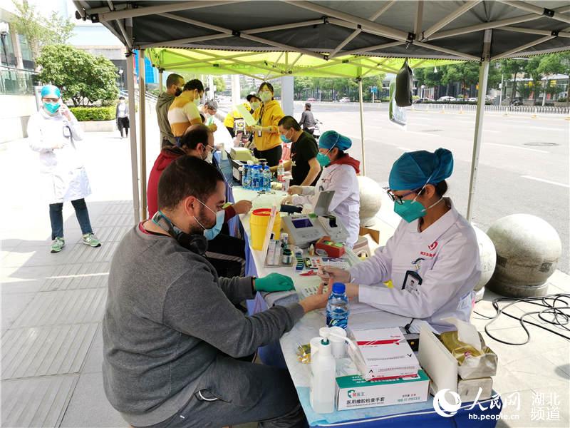 華中農大留學生為武漢戰“疫”無償獻血