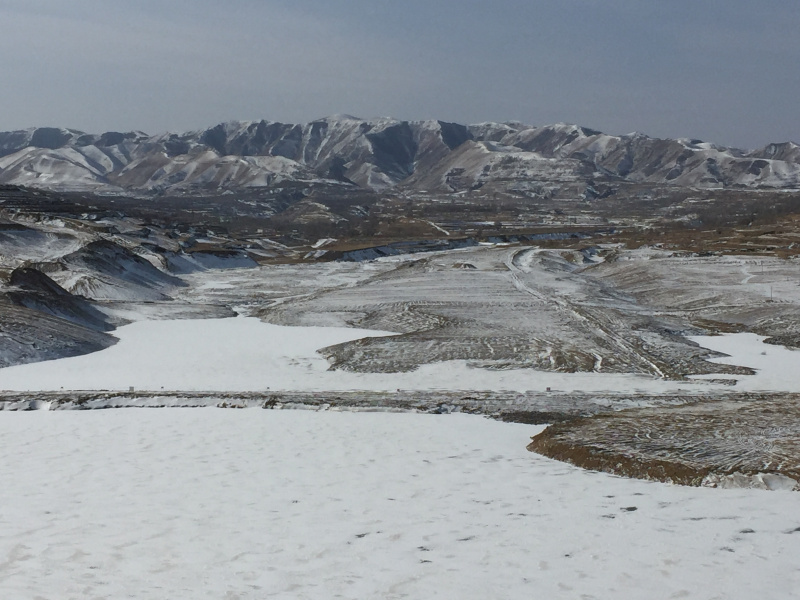 李克强西海固山路颠簸一小时入户看望特困村民