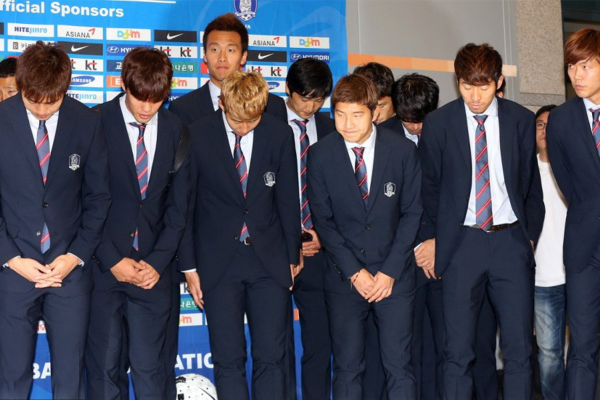 【看台】韩国输球鞠躬道歉 而我们领导……