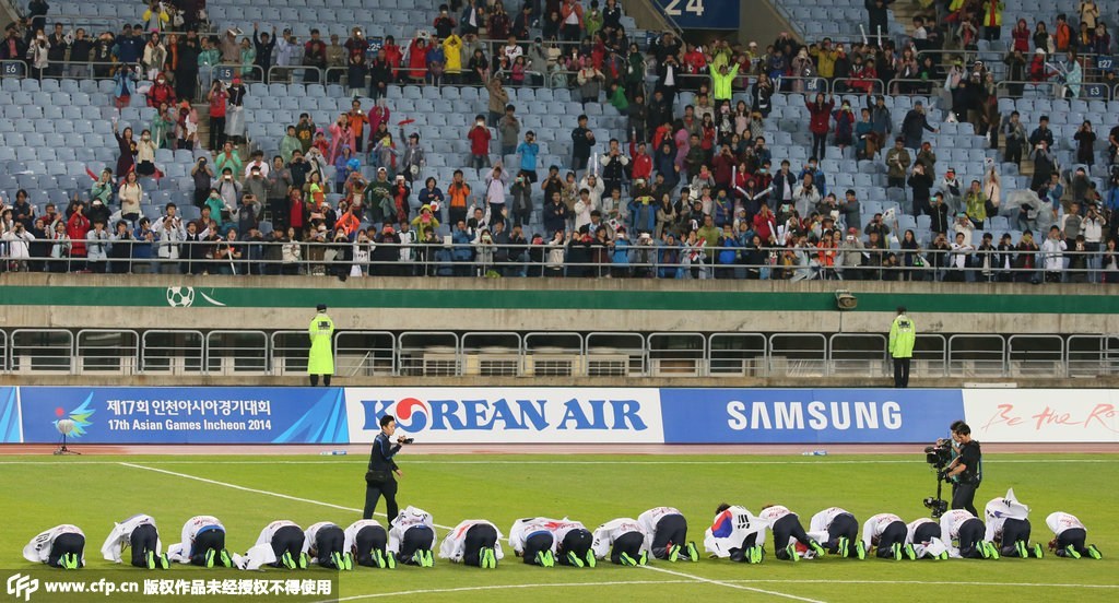 【看台】韩国输球鞠躬道歉 而我们领导……