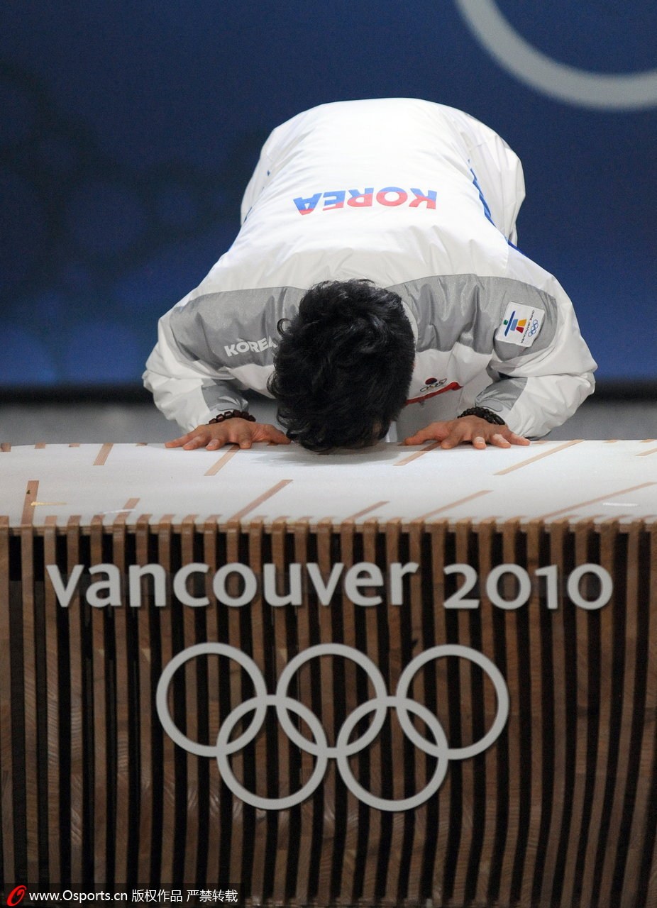 【看台】韩国输球鞠躬道歉 而我们领导……