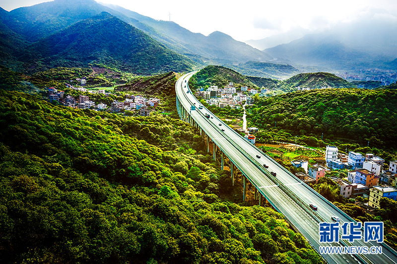 沿著高速看中國｜雲湛高速：粵西連通大灣區的“騰飛大道”