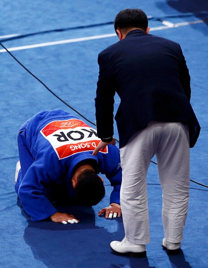 【看台】韩国输球鞠躬道歉 而我们领导……