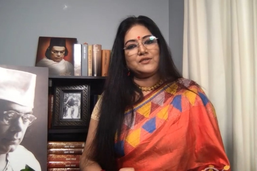 আপন আলোয় ১৭