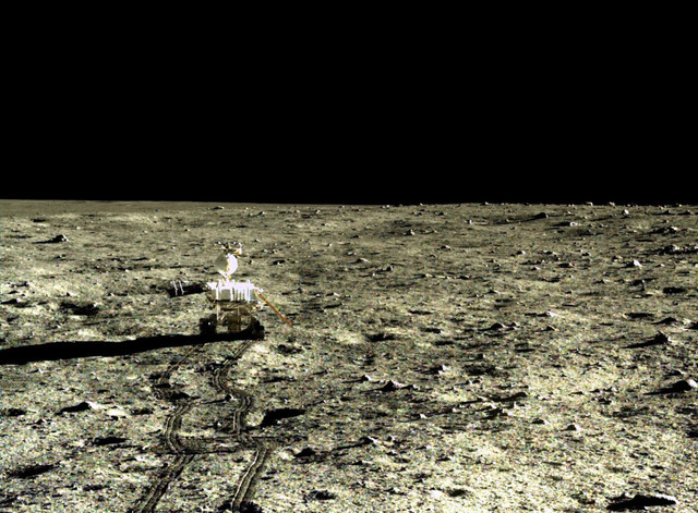 "嫦娥"探月高清真彩色月面图像首公开