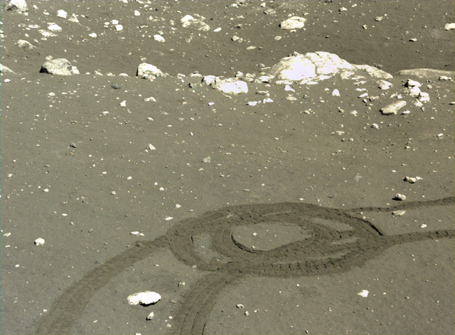 "嫦娥"探月高清真彩色月面图像首公开