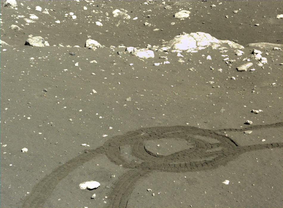 "嫦娥"探月高清真彩色月面图像首公开