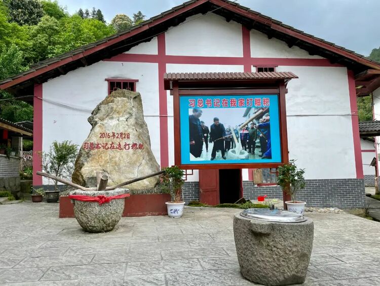 比“糍粑越打越甜”更甜的，是井岡山神山村的笑容