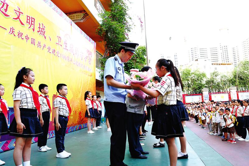 建設文明美麗家園 南寧師生積極行動