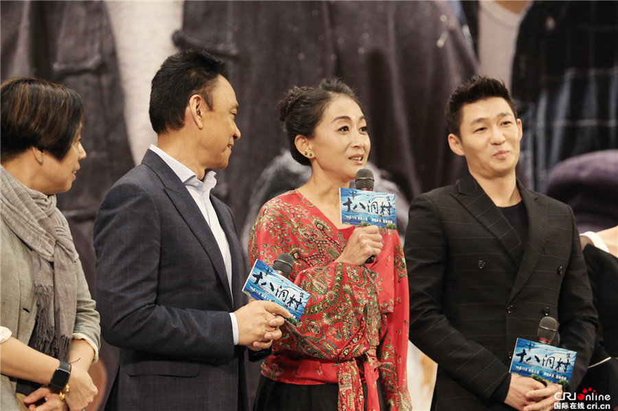 正文     首映现场,曾多次获得中宣部"五个一工程奖"的导演苗月介绍说