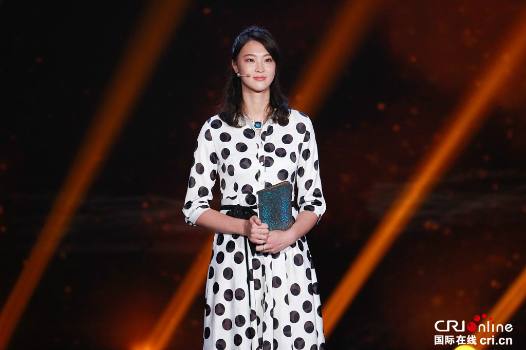 惠若琪亮相综艺节目 一袭长裙淡妆优雅迷人