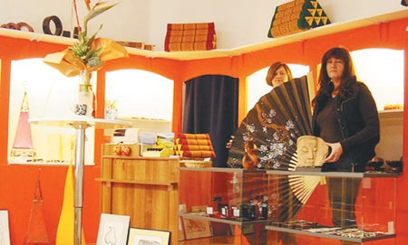 “华流”席卷海外劲吹中国风 衣食住行显中国特色