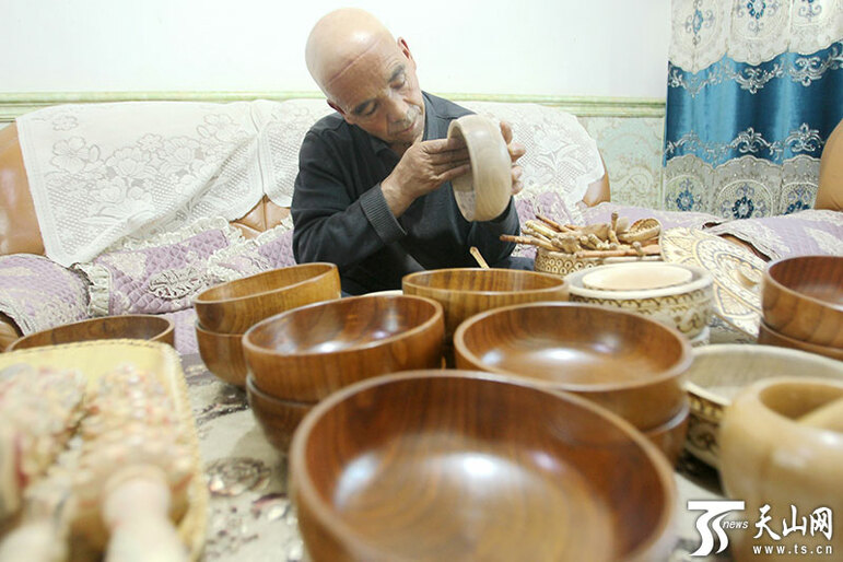 60 yaşındaki Abdureşit’in “Tren Pazarı”ndaki tezgâhı_fororder_0524kul2021 resim3