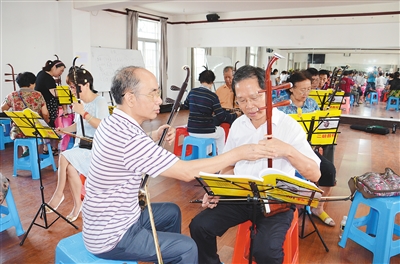 还未审核【教育医卫】【教育专题-焦点图】【即时快讯】“银发学生”抢上老年大学