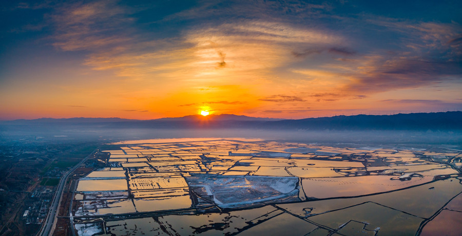 供稿【CRI看山西-列表】【焦点图】【三晋大地-运城】夏季运城盐湖美如画