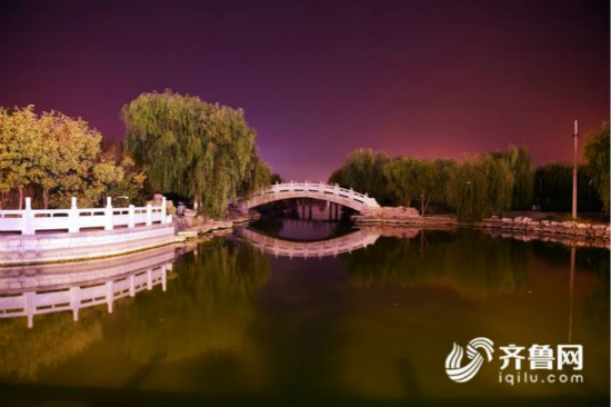 聊城東昌湖:秋季景色醉人 燈光湖水交相輝映 聊城東昌湖:秋季景色醉人 燈光湖水交相輝映_fororder_6cf7e7ce6defe9e55f3f2af9e541f212_iqilu_meitu_1