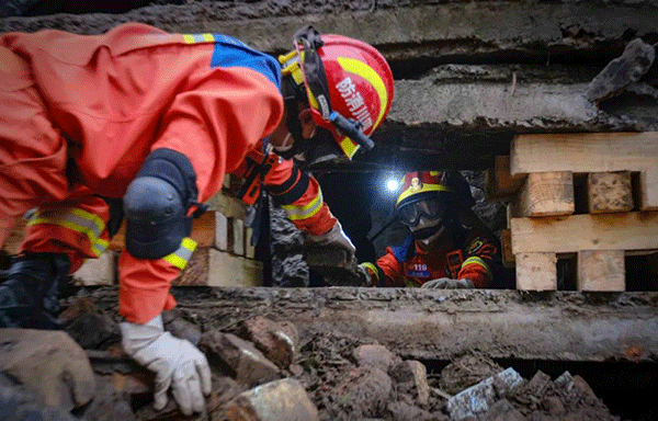 “应急使命·2021”抗震救灾演习在四川举行_fororder_演习现场-供图-四川省消防救援总队1