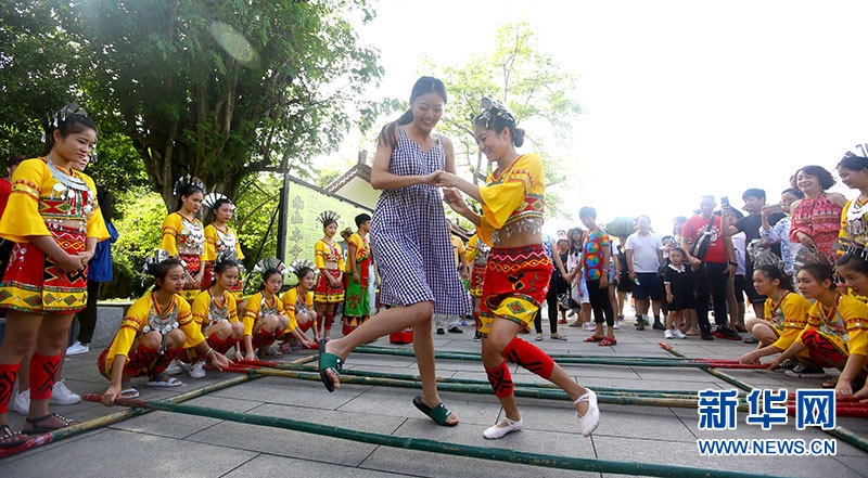 还未审核【海南视听文字列表】【即时快讯】“双节”三亚南山迎客15万余人次