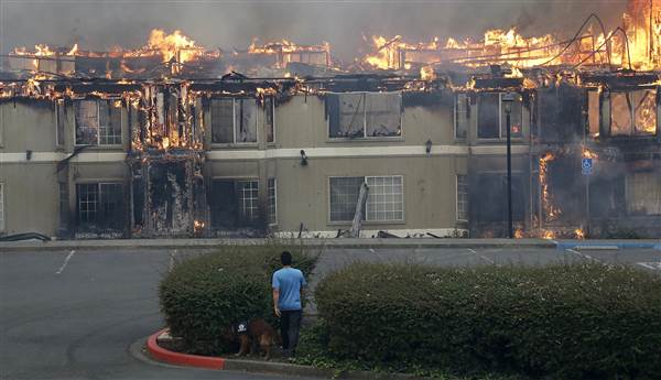 目前至少1500处房屋被损毁_fororder_171009-california-wildfire-se-533p_69e4cc5842f0914b18621f7f35527c03.nbcnews-ux-600-480