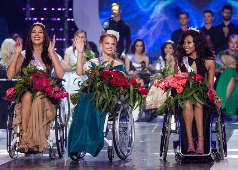 世界轮椅小姐大赛 白俄大学生摘得桂冠