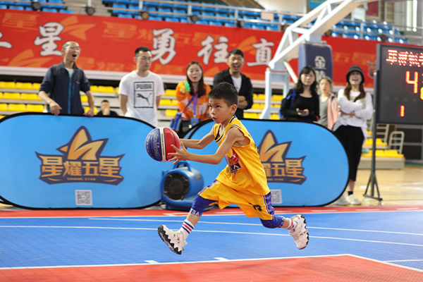 宜宾南溪：幼儿篮球赛 精彩“萌”翻天_fororder_三步上篮