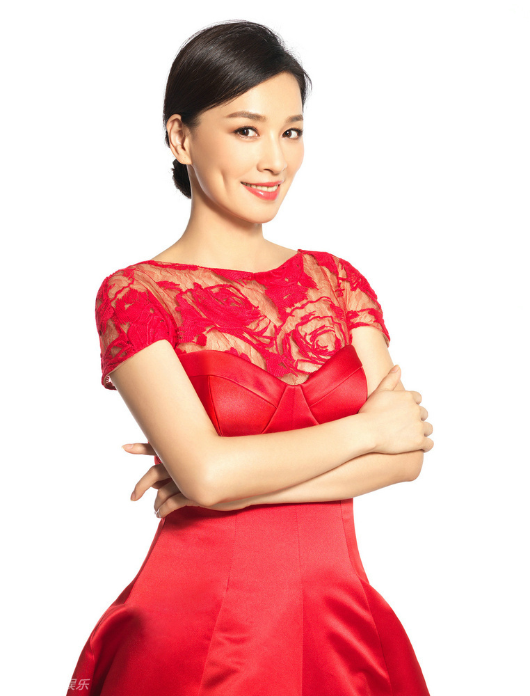 组图: 张庭新春写真 华贵礼服映红甜美笑容