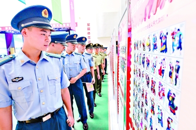 世界邮展会徽及吉祥物邮资图在汉首发 吉祥物斌斌成主角