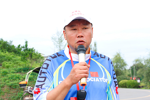 2021年宜宾市翠屏区钓鱼比赛在牟坪镇橘香小镇举行_fororder_总裁判长钟涛讲解比赛规则--摄影-高学兵