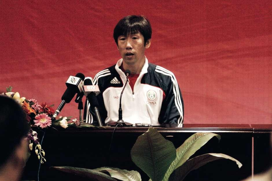 老照片：高洪波任国足主帅 回顾执教“上半时”